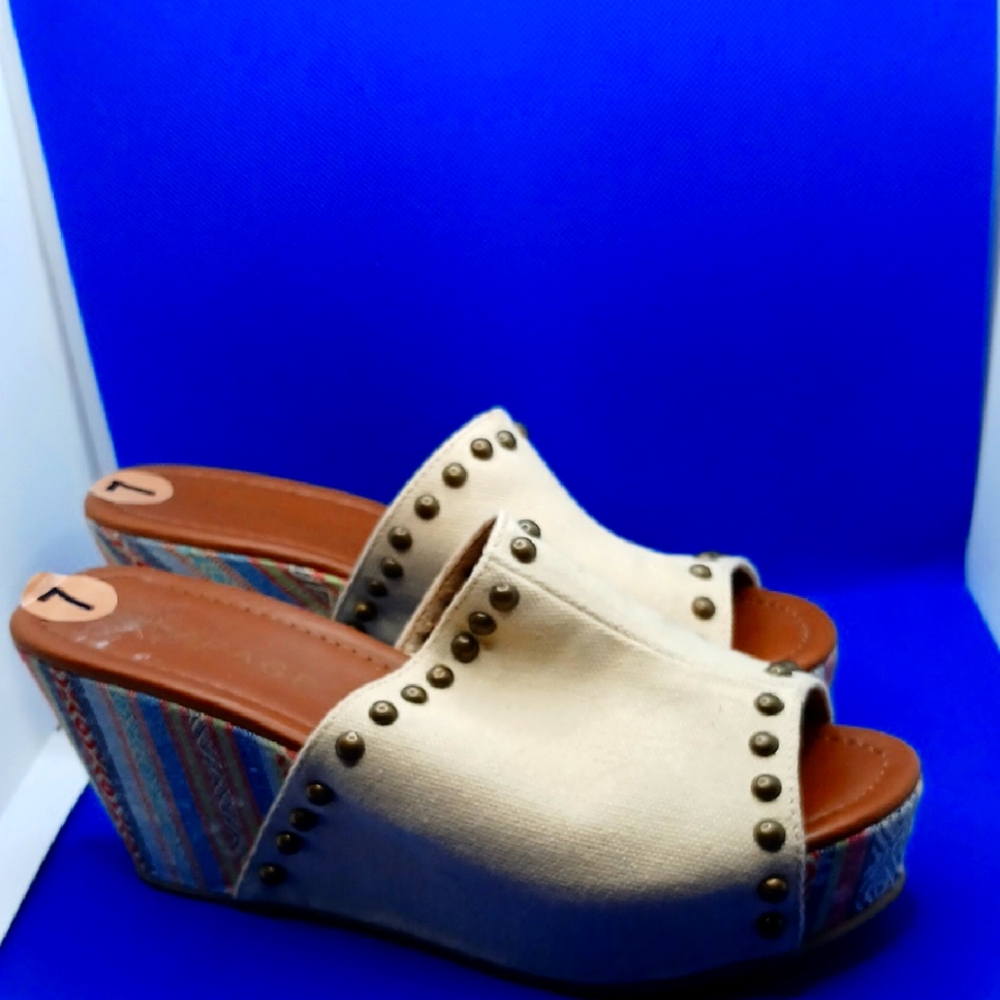 Studded Cream Wedge Sandals Rampage "QUIZZY" Size 7
